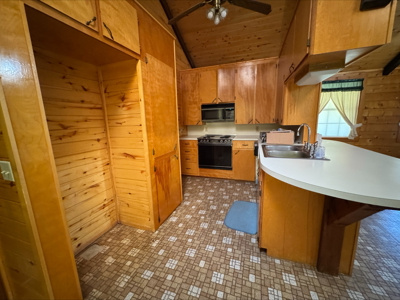 Log Home on 6.06 acres in Hughes Springs Texas - image 12