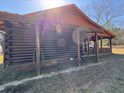 Log Home on 6.06 acres in Hughes Springs Texas - image 4