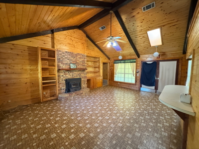 Log Home on 6.06 acres in Hughes Springs Texas - image 11