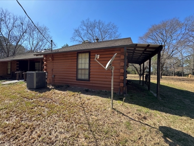 Log Home on 6.06 acres in Hughes Springs Texas - image 5