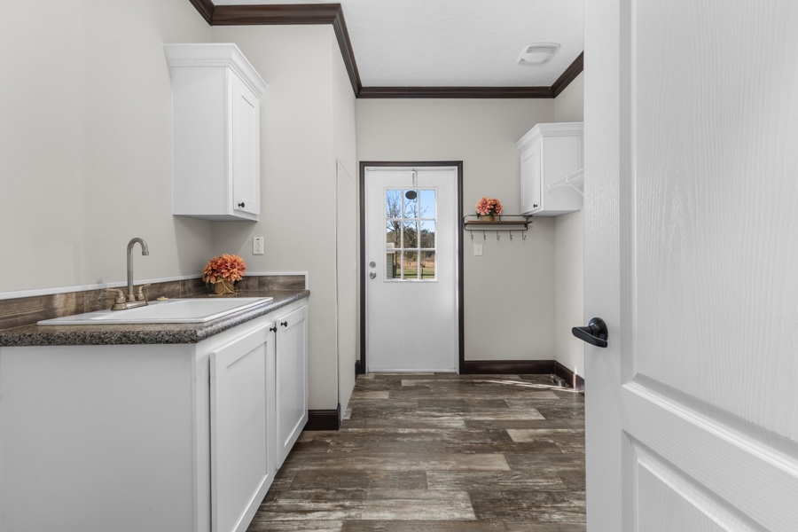 Laundry room with Sink 