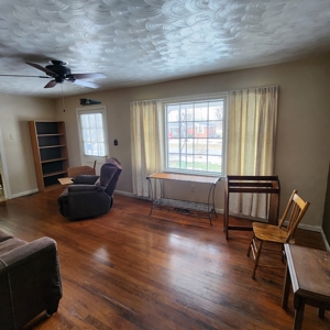 3 bedroom 1 bath brick home for sale in Franklin, Ky - image 5