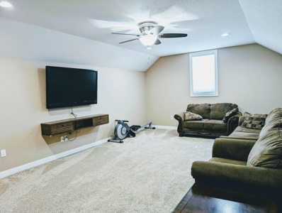 Stunning  4 Bedroom 3 Bath Home In Lexington Nebraska - image 42