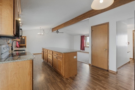 Missouri Valley Home With Amazing Views! - image 3