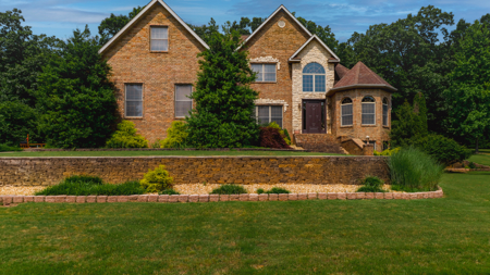 Luxury Home in the Prestigious Country Club Community - image 40