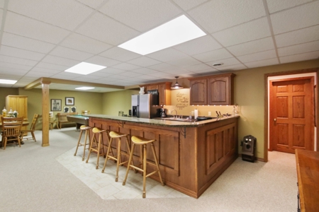 Luxury Home in the Prestigious Country Club Community - image 29