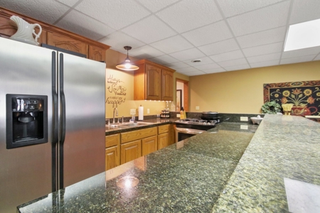 Luxury Home in the Prestigious Country Club Community - image 30