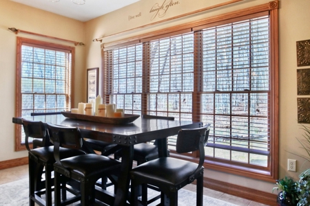 Luxury Home in the Prestigious Country Club Community - image 16