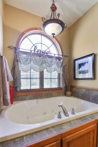 Luxury Home in the Prestigious Country Club Community - image 20