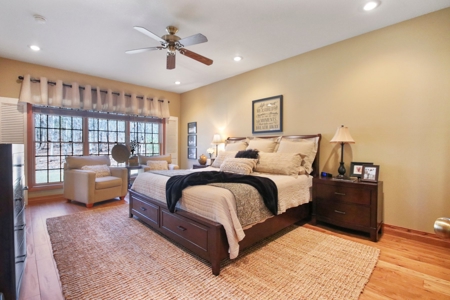 Luxury Home in the Prestigious Country Club Community - image 17