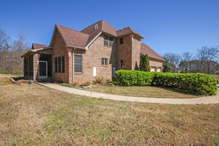 Luxury Home in the Prestigious Country Club Community - image 38