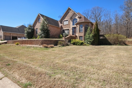 Luxury Home in the Prestigious Country Club Community - image 4