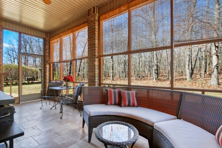 Luxury Home in the Prestigious Country Club Community - image 21