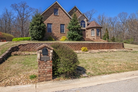 Luxury Home in the Prestigious Country Club Community - image 2
