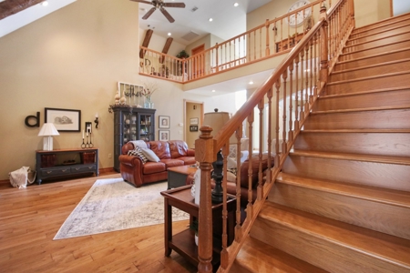 Luxury Home in the Prestigious Country Club Community - image 12