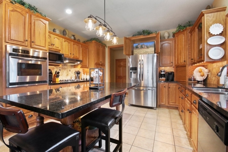 Luxury Home in the Prestigious Country Club Community - image 14
