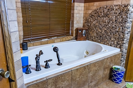 Hinton Hunting Ranch - image 12