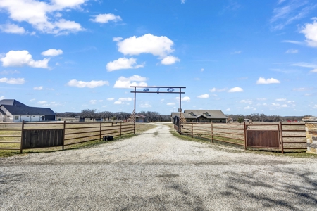 Texas Home For Sale in Paradise ISD - image 2