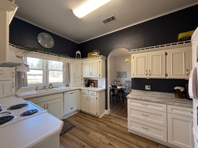 Historic House For Sale in De Kalb Texas - image 4