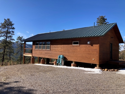 Charming Off-Grid One-Bedroom Cabin Near Chama NM - image 2