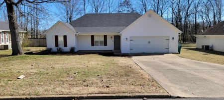 Home for Sale in Milan, TN - Move-in Ready w/ Large Backyard - image 1