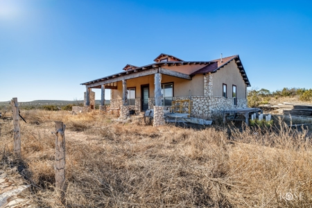 300 Acres in Ozona TX with Home For Sale - image 39