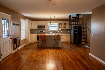 Secluded Cabin For Sale With Shop & Barn Deer & Turkey Hunt - image 3