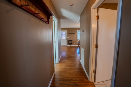 Secluded Cabin For Sale With Shop & Barn Deer & Turkey Hunt - image 11