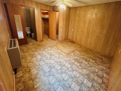 Country Home & Acreage----30,000 Sq Ft Of Bldgs - image 26