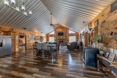 Home with Private Lake and Acreage For Sale in Fulton County - image 16