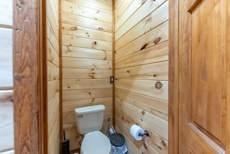 Home with Private Lake and Acreage For Sale in Fulton County - image 35