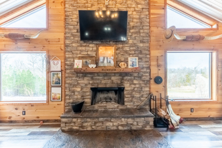 Home with Private Lake and Acreage For Sale in Fulton County - image 20