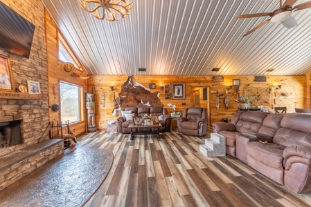 Home with Private Lake and Acreage For Sale in Fulton County - image 23