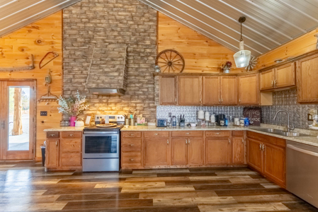 Home with Private Lake and Acreage For Sale in Fulton County - image 14