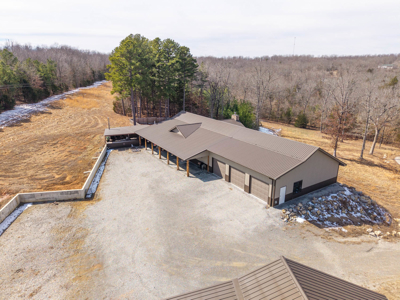 Home with Private Lake and Acreage For Sale in Fulton County - image 11