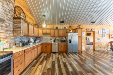 Home with Private Lake and Acreage For Sale in Fulton County - image 13