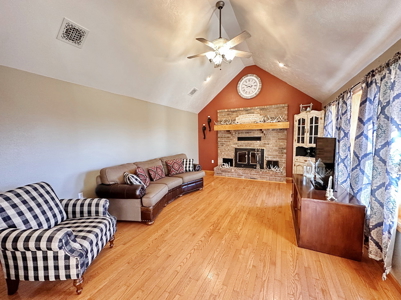 Country Home on 25 Acres in Vernon County for Sale - image 17