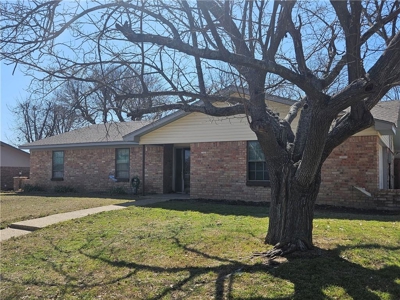 429 Lindenwood Lane W, Hewitt, TX – Spacious 3-Bed Home in Midway ISD with Updates! - image 1