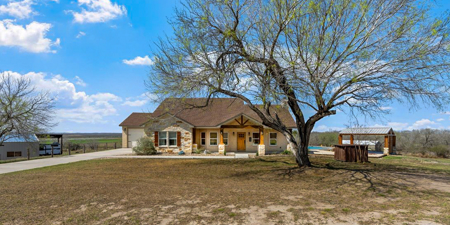 Luxury Country Living 1.5 Acres Live Oak County!! - image 31