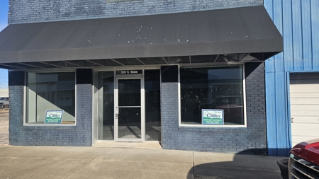 Large Commercial building in Rector Arkansas For sale Newly Updated - image 2