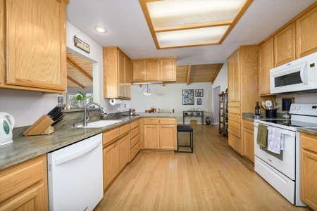 Golden Bear Estates Country Home & 2 Shops in Winters, CA for Sale - image 17