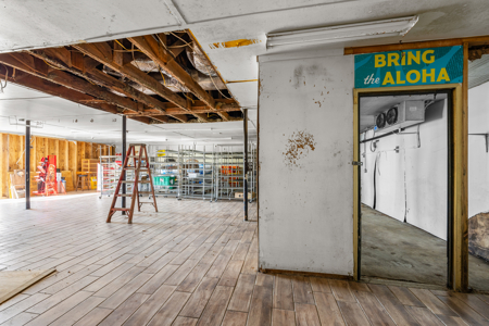 Waterfront Convenience Store & Two Lots - image 32