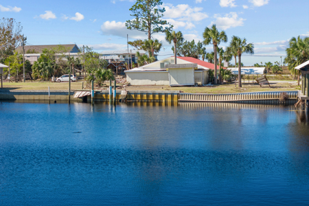 Waterfront Convenience Store & Two Lots - image 14
