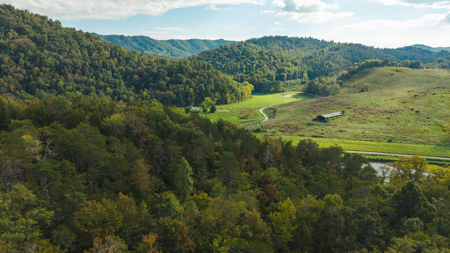 Secluded Riverfront Paradise in East Tennessee's Wilderness - image 9