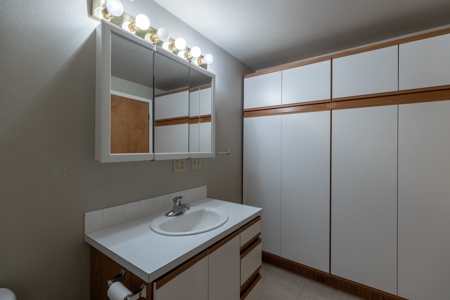 Eastern Oregon Commercial Building with Living Space - image 23