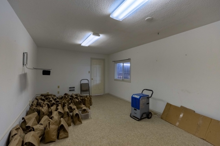 Eastern Oregon Commercial Building with Living Space - image 11