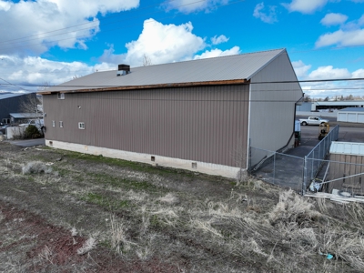 Eastern Oregon Commercial Building with Living Space - image 33