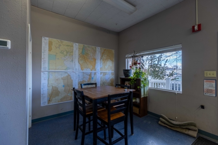 Eastern Oregon Commercial Building with Living Space - image 26