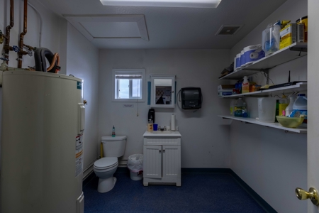 Eastern Oregon Commercial Building with Living Space - image 1