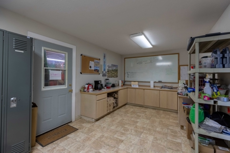 Eastern Oregon Commercial Building with Living Space - image 12